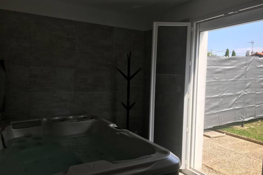 Maison Avec Jacuzzi Interieur Esprit Bord De Mer Pornic Exterior photo